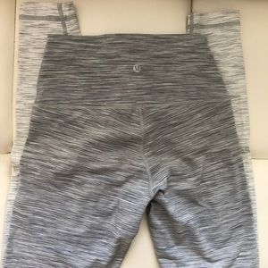 Lululemon Wunder Under Gray leggings (Size 4) (28”)
